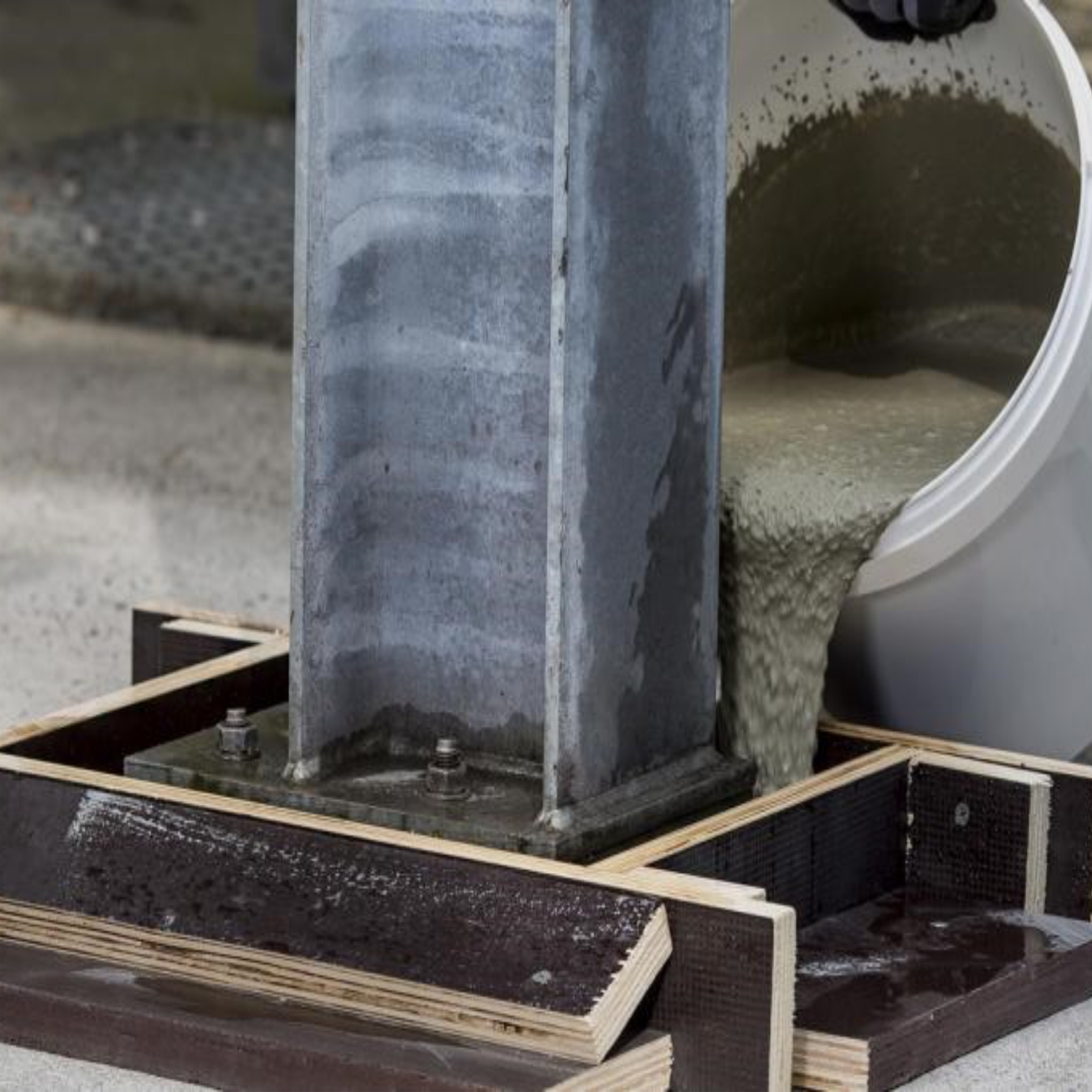 Non-Shrink Grouts and Tiling Solutions